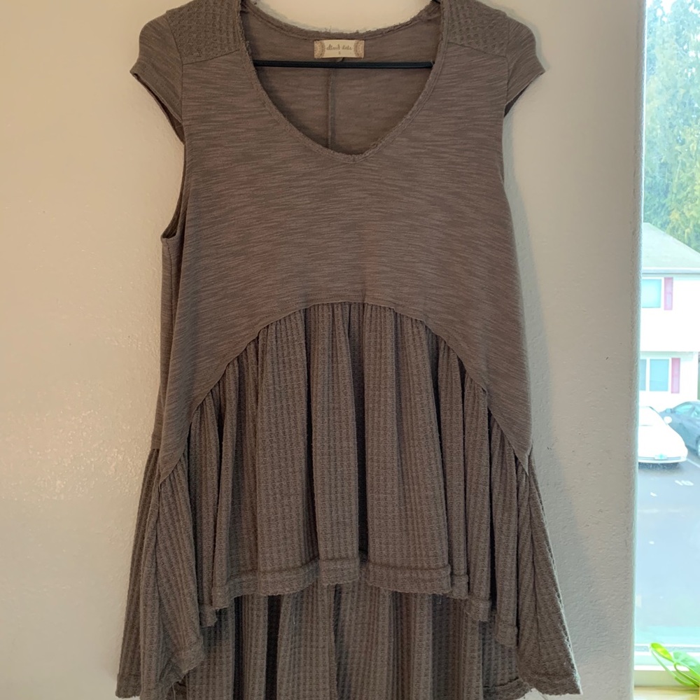 Small altar’d state cap sleeve tan blouse